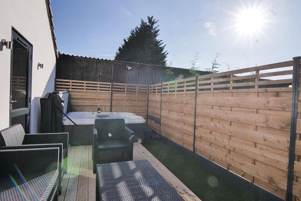 Hoxne Cottages - Rose Cottage With Private Hot Tub York Exterior foto